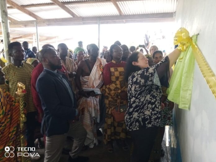 Ms Shlomit Sufa, the Israeli Ambassador to Ghana, cutting the sod for opening of  Asuboi women farmers cassava processing pavilion during the international World Rural Women's Day celebration.