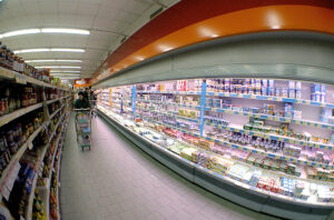 The food cold chain is responsible for around four percent of total global greenhouse gas emissions – when emissions from cold chain technologies and food loss caused by lack of refrigeration are included.©FAO/Ivo Balderi