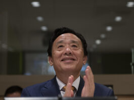 FAO Director-General QU Dongyu, claps after watching a presentation on a screen during the FAO’s event “Financing for Sustainable and Inclusive Agrifood systems and Food Crises Prevention and Mitigation” on the sidelines of The High-level Political Forum on Sustainable Development (HLPF). ©FAO/Roberto Schmidt