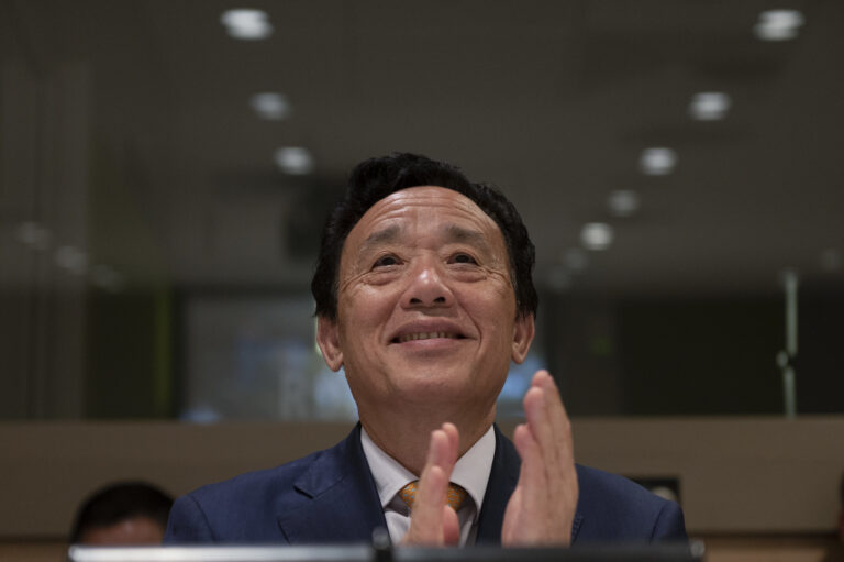 FAO Director-General QU Dongyu, claps after watching a presentation on a screen during the FAO’s event “Financing for Sustainable and Inclusive Agrifood systems and Food Crises Prevention and Mitigation” on the sidelines of The High-level Political Forum on Sustainable Development (HLPF). ©FAO/Roberto Schmidt
