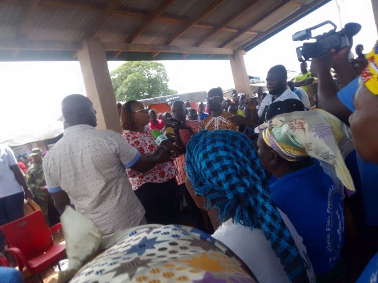Minister for Fisheries encourages fishermen to observe closed season