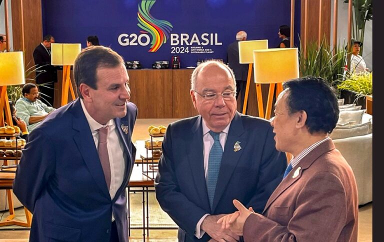 From left: Eduardo Paes, Mayor of Rio de Janeiro; Mauro Vieira, Brazil's Minister of Foreign Affairs; FAO Director'General QU Dongyu. ©FAO/Carolina Tendler