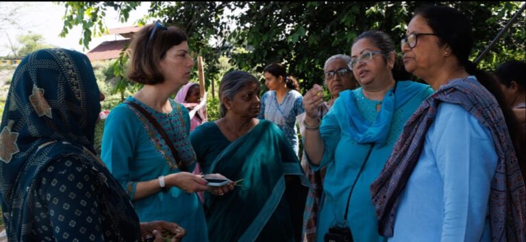 Lauren Phillips ( second from left-right), Deputy-Director of FAO’s Rural Transformation and Gender Equality Division, speaks with women farmers during a field visit to India. ©SEWA