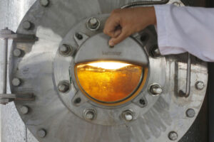 A sunflower oil refinery in Ukraine.©FAO/Anatolii Stepanov