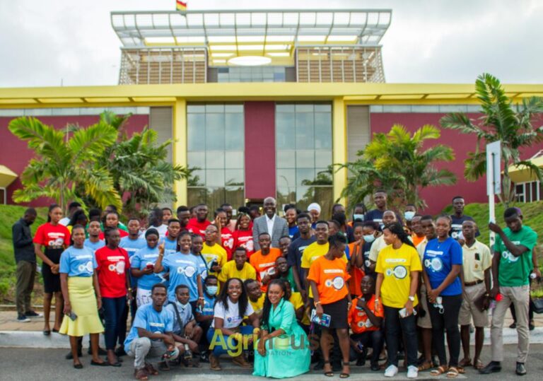 Group picture of past participants
