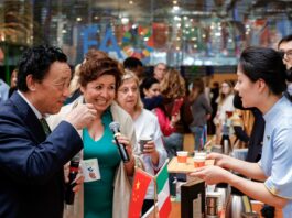 FAO Director-General QU Dongyu visits the tea and coffee tasting event ©FAO/Alessia Pierdomenico