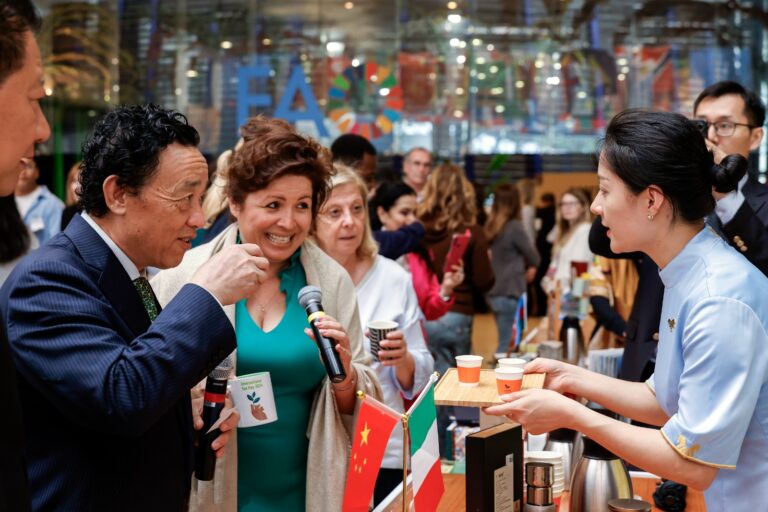 FAO Director-General QU Dongyu visits the tea and coffee tasting event ©FAO/Alessia Pierdomenico