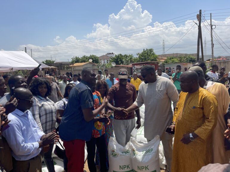 MOFA donates 1,000 bags of fertilizer to urban vegetable farmers