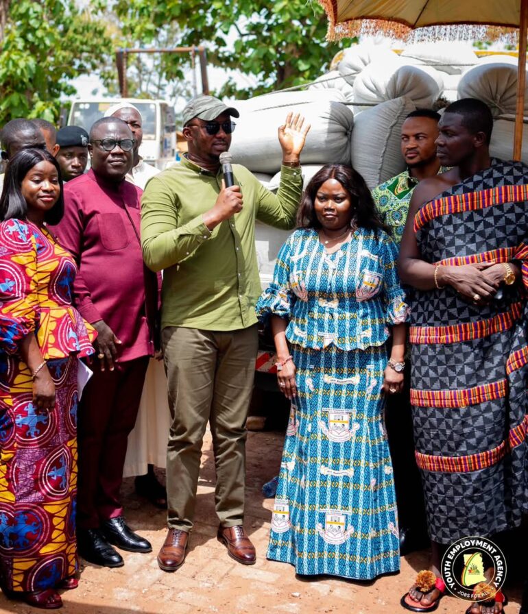 Youth Employment Agency donates 125 bags of maize to SHSs in Bono Region