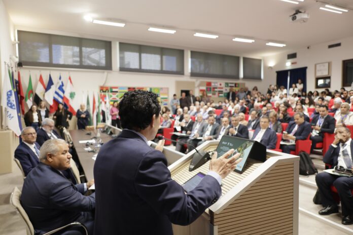 The FAO Director-General told the conference in Bari that plant protection is fundamental for food diversity and for ensuring the right to food for all. ©FAO/Christian Mantuano