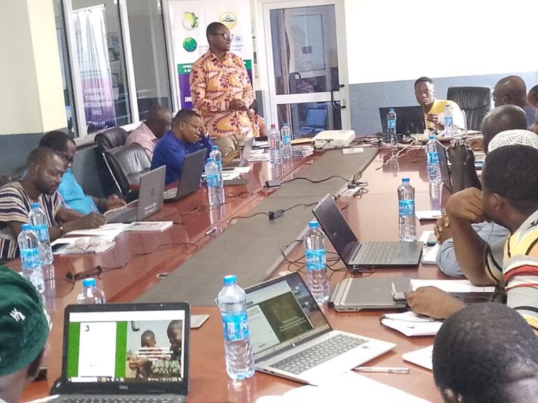 Participants during the training 
