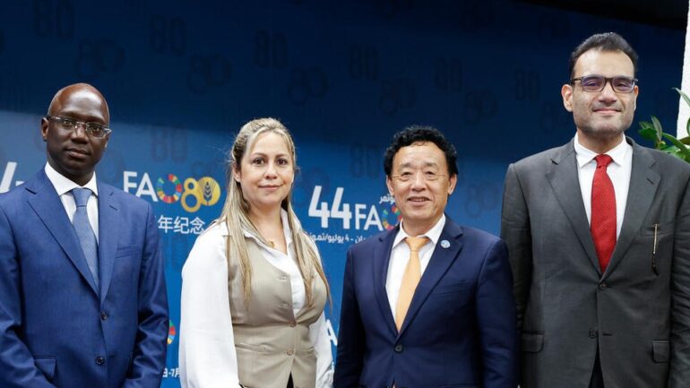 (l-r), Mabouda Diagne, Minister of Agriculture of Senegal and FAO Conference Chairperson; Adriana Rocío Cadena Cancino, COMENALPAC Director; QU Dongyu, FAO Director-General m; and, Mohsen Sarhan Ali Gamal Ali, EFB Chief Executive Officer ©FAO/Pier Paolo