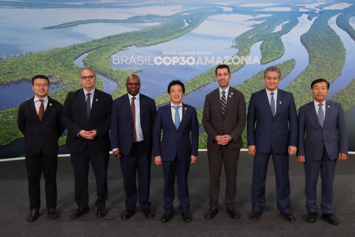 FAO's Delegation at COP30 (L-R): Mr Shen Hong, Assistant to DG; Mr Maximo Torero, Chief Economist; Mr Godfrey Magwenzi, Chief of Cabinet and DDG; FAO Director-General QU Dongyu (C); Mr Kaveh Zahedi, OCB Director; Jorge Meza FAO’s Representative in Brazil; Mr Zhimin Wu, NFO Director. ©FAO / Max Valencia FAO's Delegation at COP30 (L-R): Mr Shen Hong, Assistant to DG; Mr Maximo Torero, Chief Economist; Mr Godfrey Magwenzi, Chief of Cabinet and DDG; FAO Director-General QU Dongyu (C); Mr Kaveh Zahedi, OCB Director; Jorge Meza FAO’s Representative in Brazil; Mr Zhimin Wu, NFO Director. ©FAO / Max Valencia