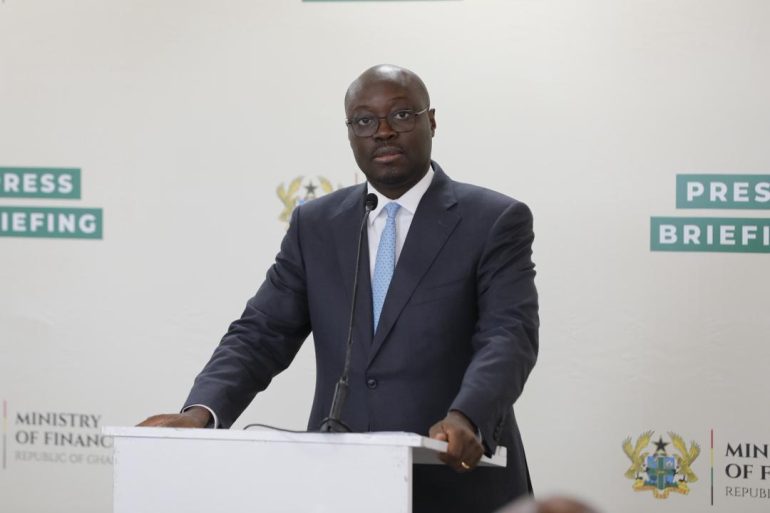 Government directs Ghana Cocoa Board to pay farmers without delay