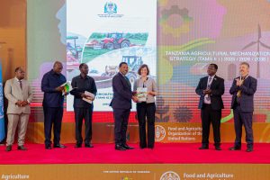 Prime Minister of the United Republic of Tanzania Mwigulu L. Nchemba with FAO Deputy Director-General Beth Bechdol launching the new national strategy on sustainable agricultural mechanization at the opening of the Africa Conference on Sustainable Agricultural Mechanization in Dar es Salaam.©FAO