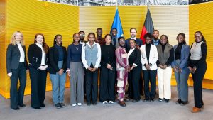 The 2026 IPS Afrika cohort together with Paul Göttke, Secretary-General of the German Bundestag (© German Bundestag/ Inga Haar)