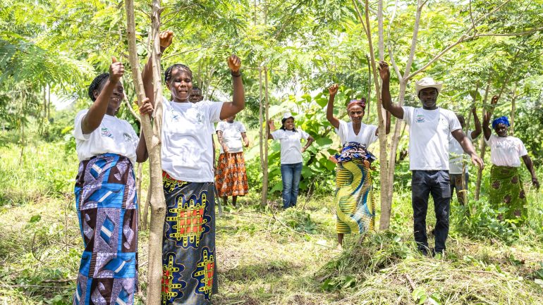 Farmers engaged in restoring coastal ecosystems in Togo, proud of the results achieved through sustainable practices that improve their incomes and strengthen the resilience of their communities to the impacts of climate change. ©FAO/Kokou Dogbo