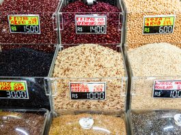 Rice offered at a market in Brazil. ©FAO/Miguel Schincariol