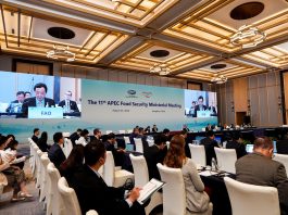 FAO Director-General QU Dongyu delivers his speech at the 11th APEC Food Security Ministerial Meeting in Hangzhou, China. ©FAO / Xin Li