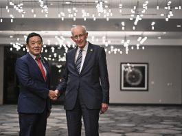 FAO Director-General QU Dongyu with 2026 World Food Prize Laureate Huub Lelieveld ©FAO/Roberto Schmidt