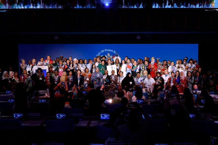 AO had announced 99 of the Women Heroes in the days leading up to the ceremony. During the event in Rome, the Organization revealed Yin Yuzhen of China as the 100th honouree, completing the group of women recognized for their contributions to agrifood systems and rural development. ©FAO/Pier Paolo Cito